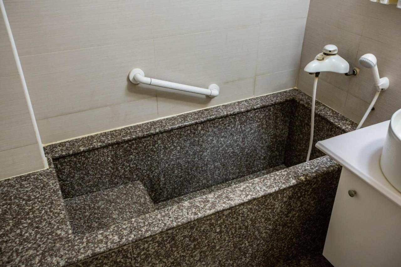 Dong Tair Spa Hotel Wenquan Exteriör bild
